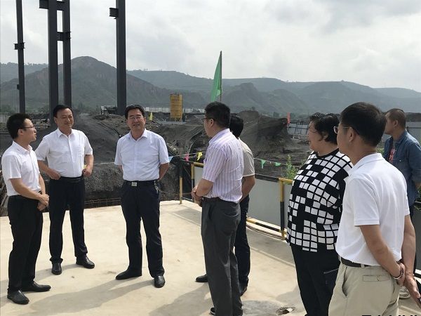 市人大常委會(huì )黨組副書(shū)記、副主任樊文浩一行調研泓源公司項目建設情況(圖2)