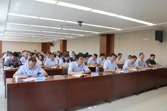 市政府國(guó)資委黨委委員、副主任邊疆到泓源公司講黨課(圖3)