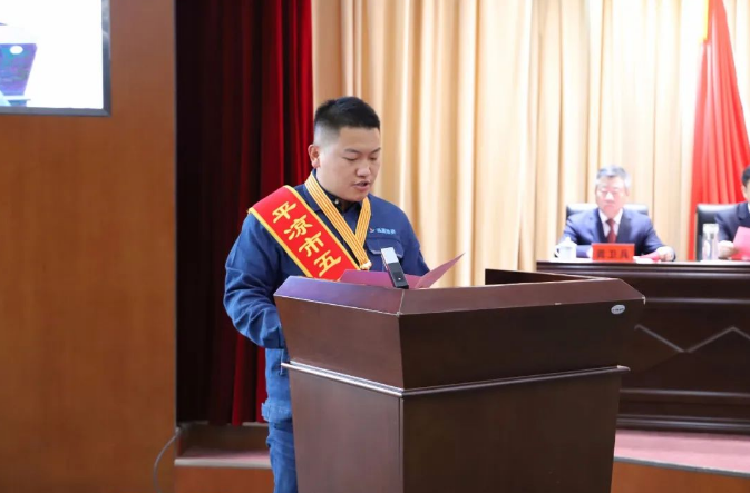 喜報！市產(chǎn)投集團員工楊李榮獲2022年平?jīng)鍪形逡粍趧?dòng)獎?wù)?圖2)
