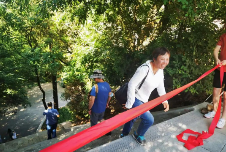 助力文旅市場(chǎng) 展示產(chǎn)投風(fēng)采——市產(chǎn)投集團組織開(kāi)展員工登山比賽活動(dòng)(圖7)