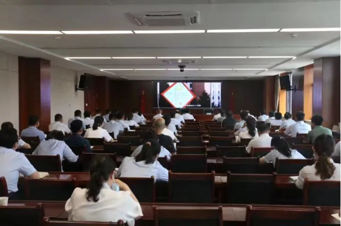 市產(chǎn)投集團召開(kāi)黨風(fēng)廉政建設工作推進(jìn)會(huì )暨警示教育大會(huì )(圖2)